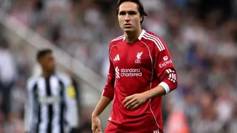 妍雨澄清与李敏镐恋情传言：仅是同门后辈