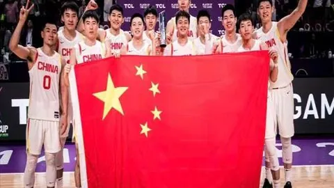 篮球梦想之旅：库明加天赋与技艺交汇，团队默契助飞跃